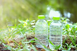 Le borracce di plastica riutilizzabili rilasciano centinaia di sostanze  chimiche - Greenreport: economia ecologica e sviluppo sostenibile