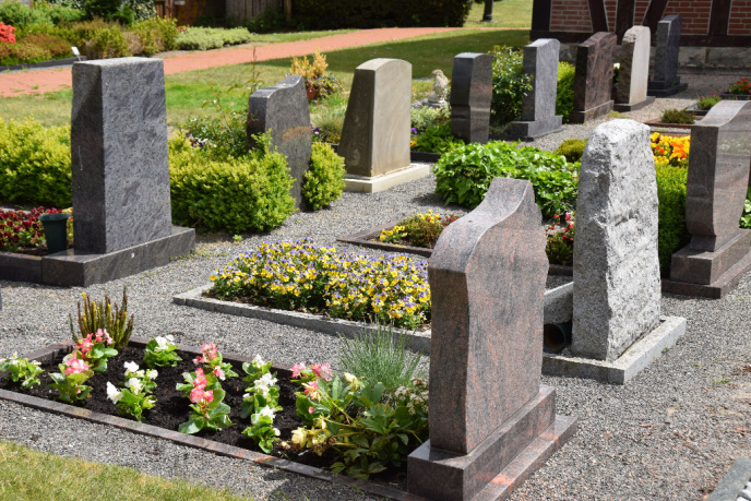 Pierres tombales jetées à terre, des dégradations commises dans un cimetière  d'Ille-et-Vilaine